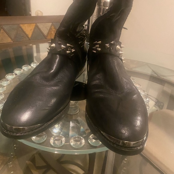 NEW STUNNING SAM EDELMAN Two Toned Studded black/burnished orange leather boots. - Picture 7 of 14